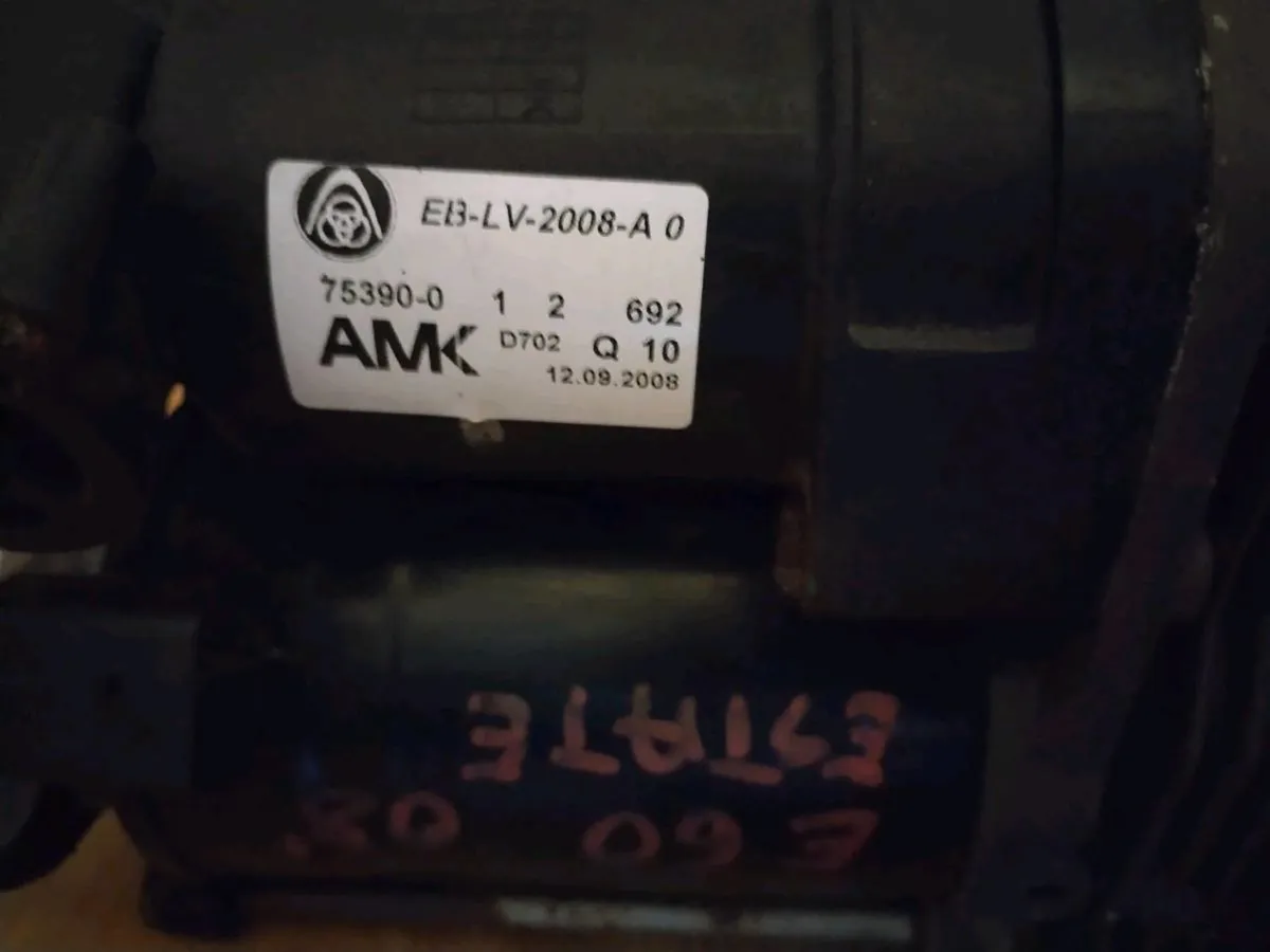 BMW 5 Series Estate E61 Suspension Air Compressor - Image 4