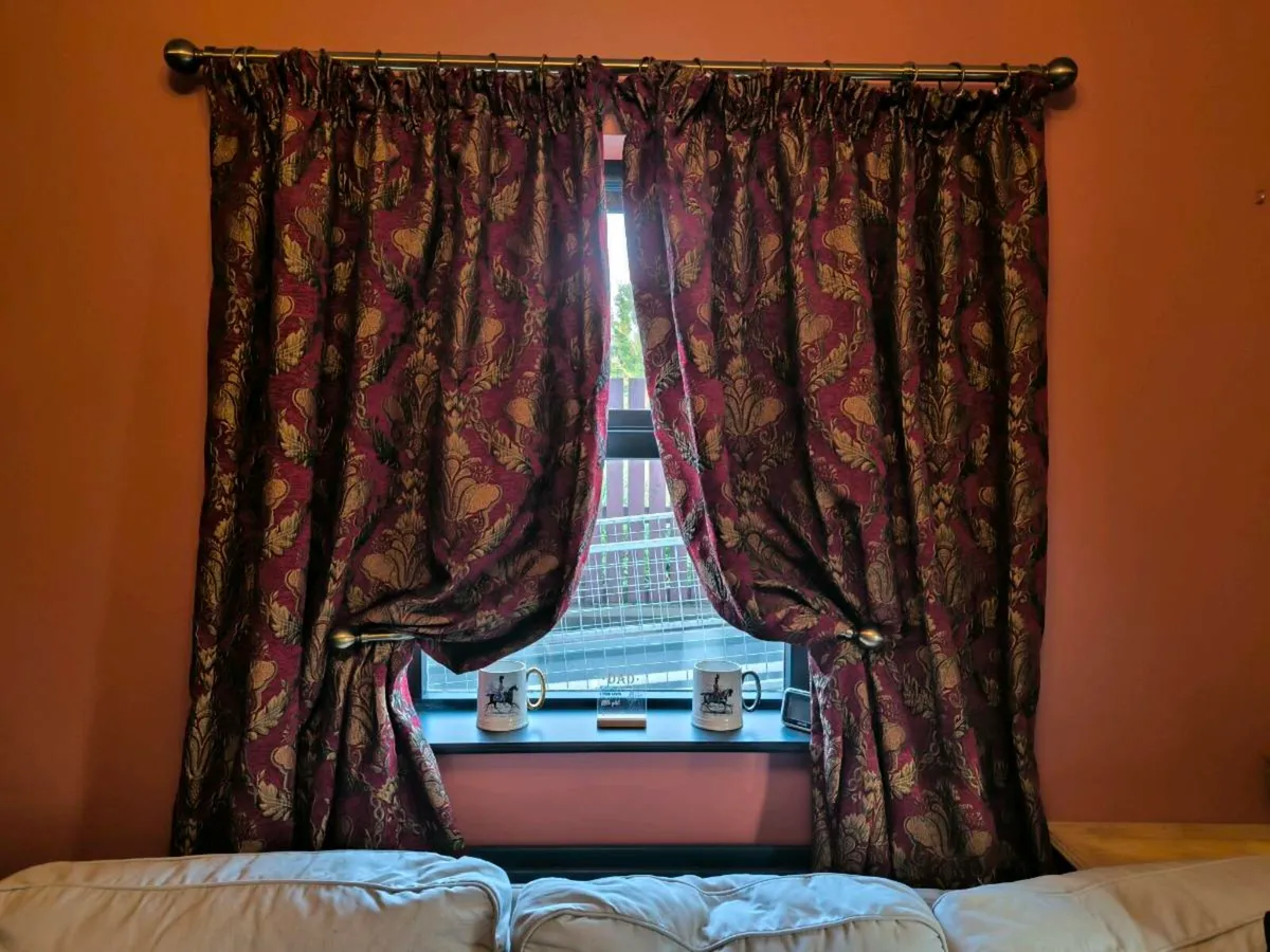 Curtains - Image 2