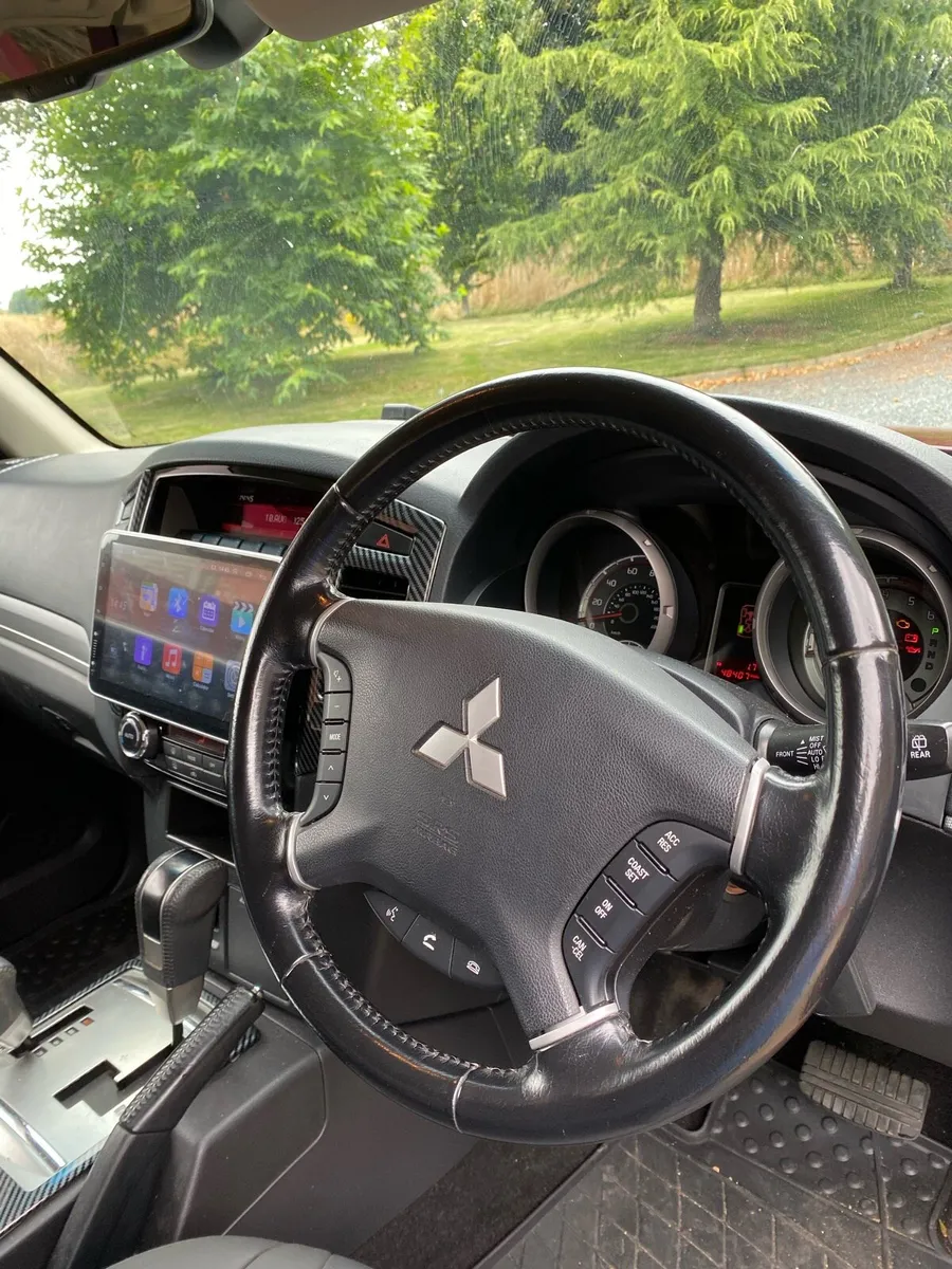 Mitsubishi Shogun - Image 4