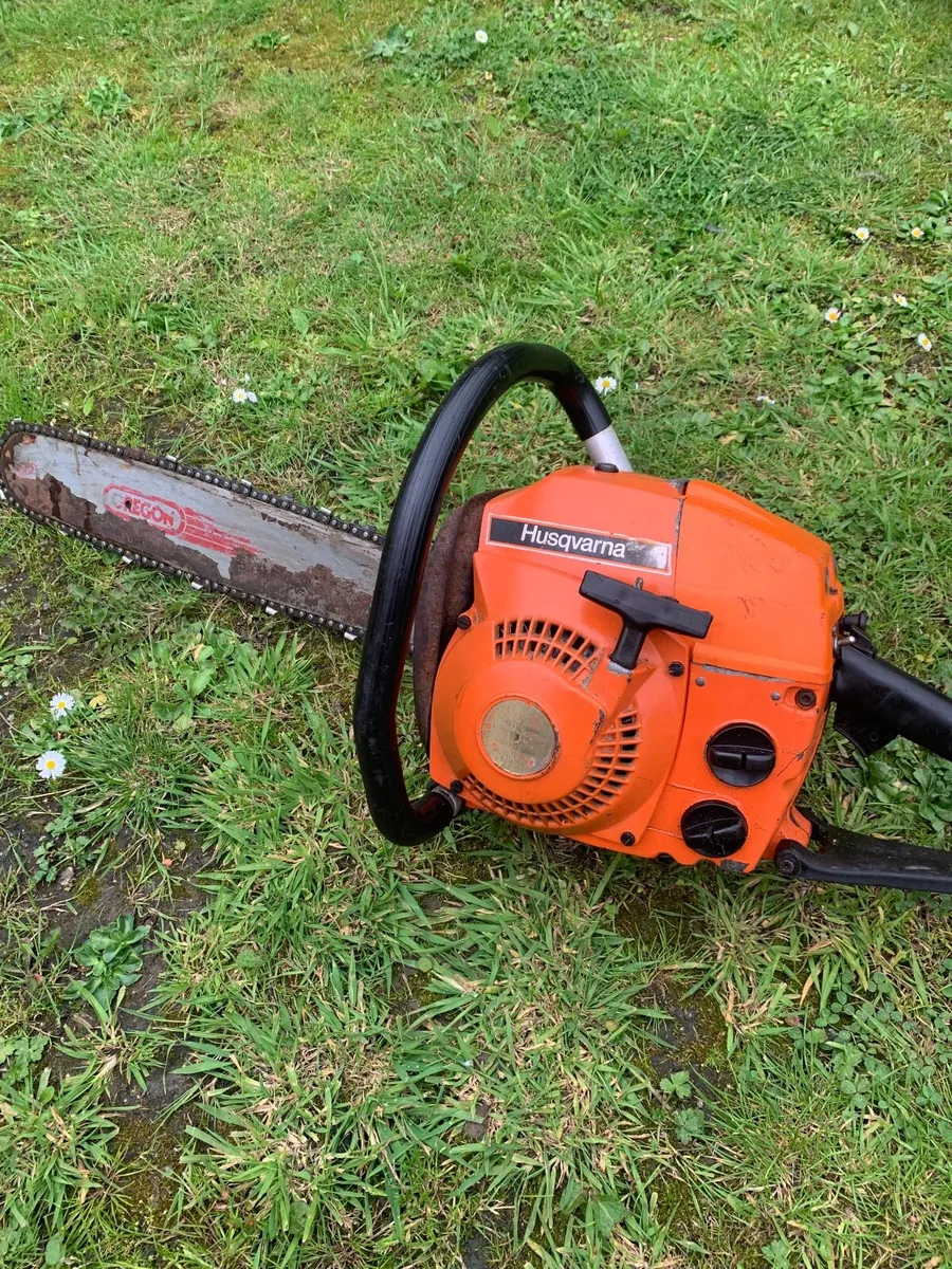 Chain saw - Image 1