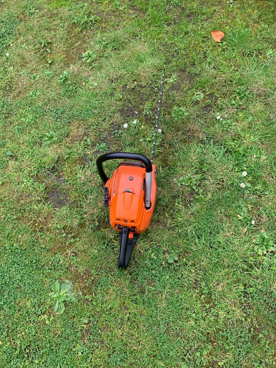 Chain saw - Image 2