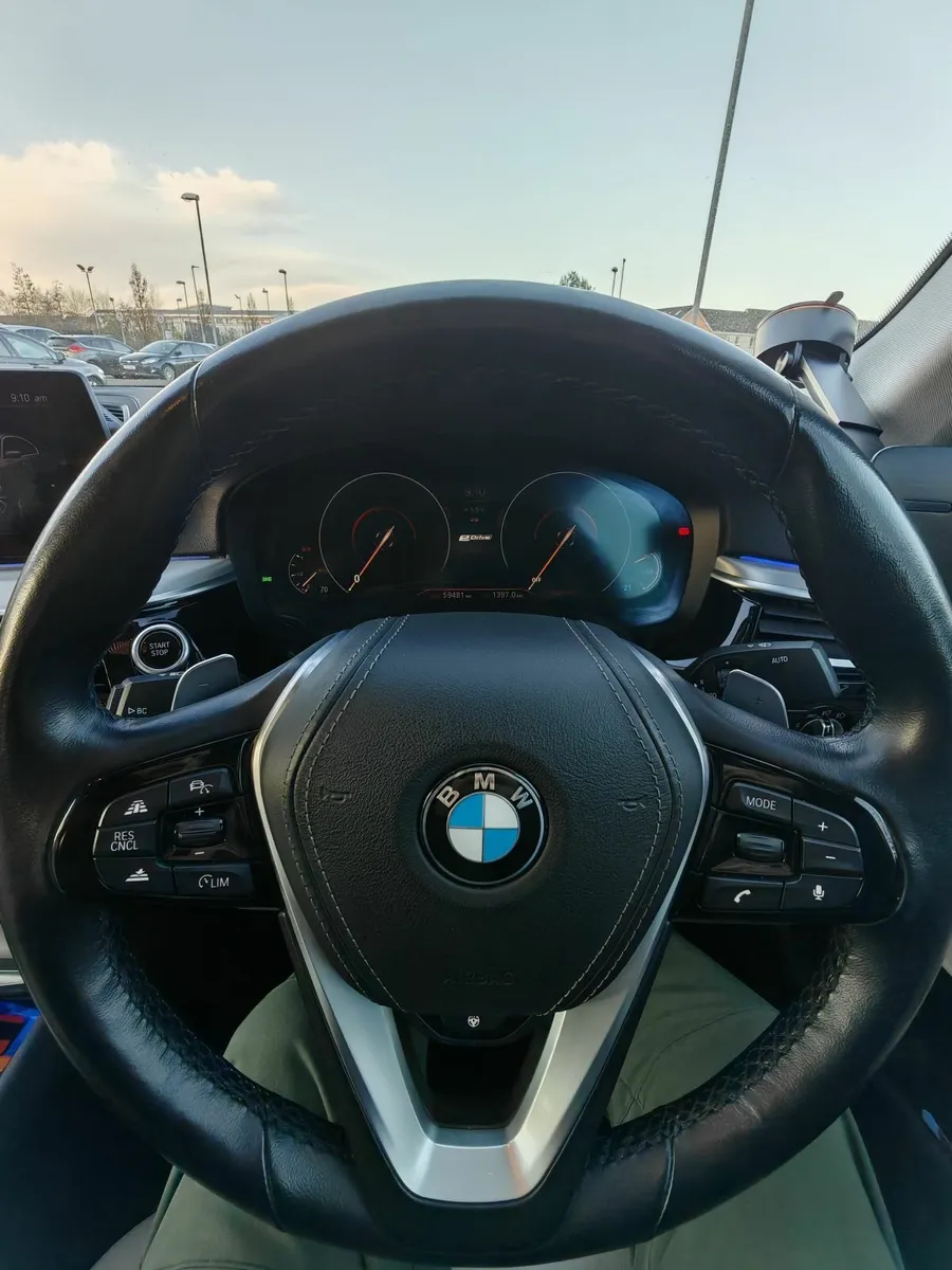 BMW 5-Series 2018 - Image 2