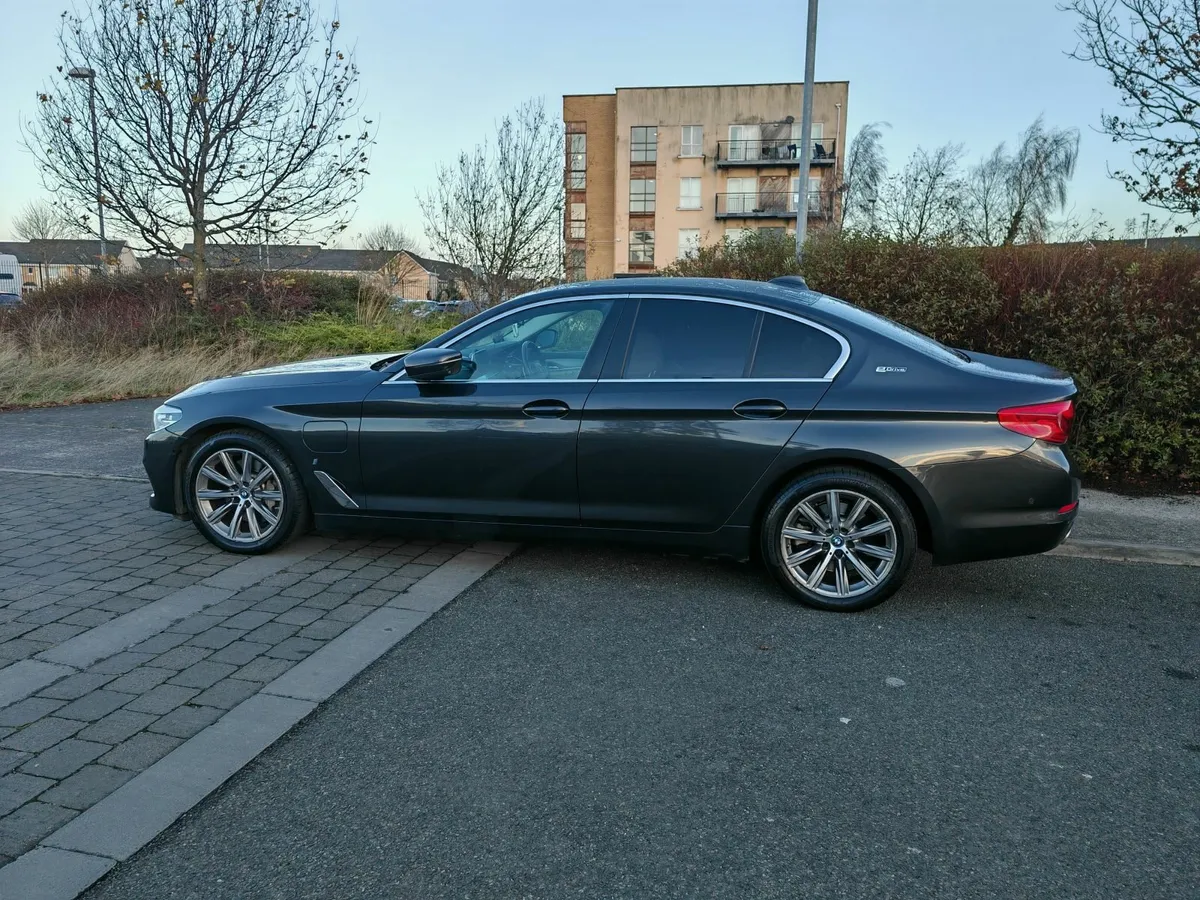 BMW 5-Series 2018 - Image 3