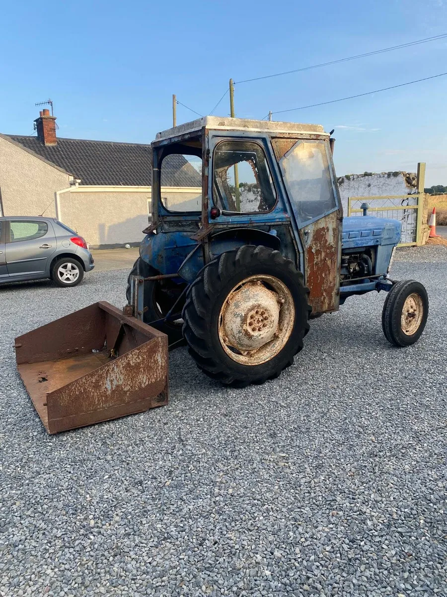 Ford tractor - Image 4