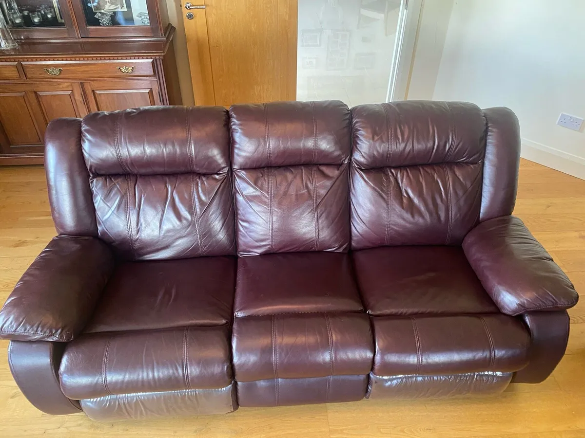 3 piece suite Burgundy - Image 4