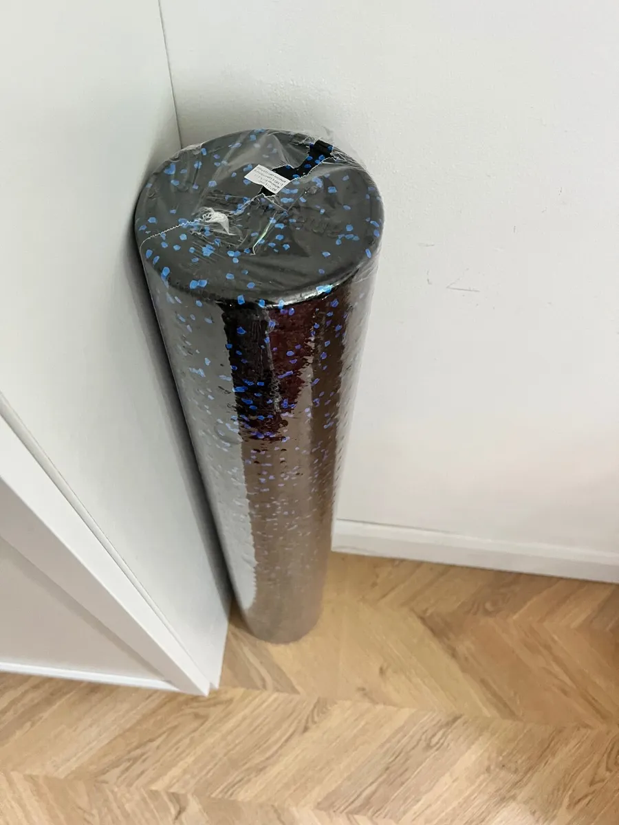 New Foam Roller – Black/Blue Speckled - Image 1