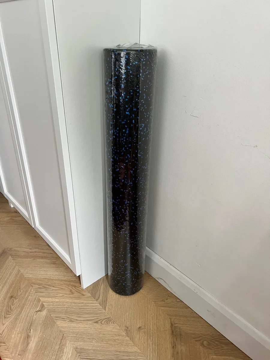 New Foam Roller – Black/Blue Speckled - Image 2