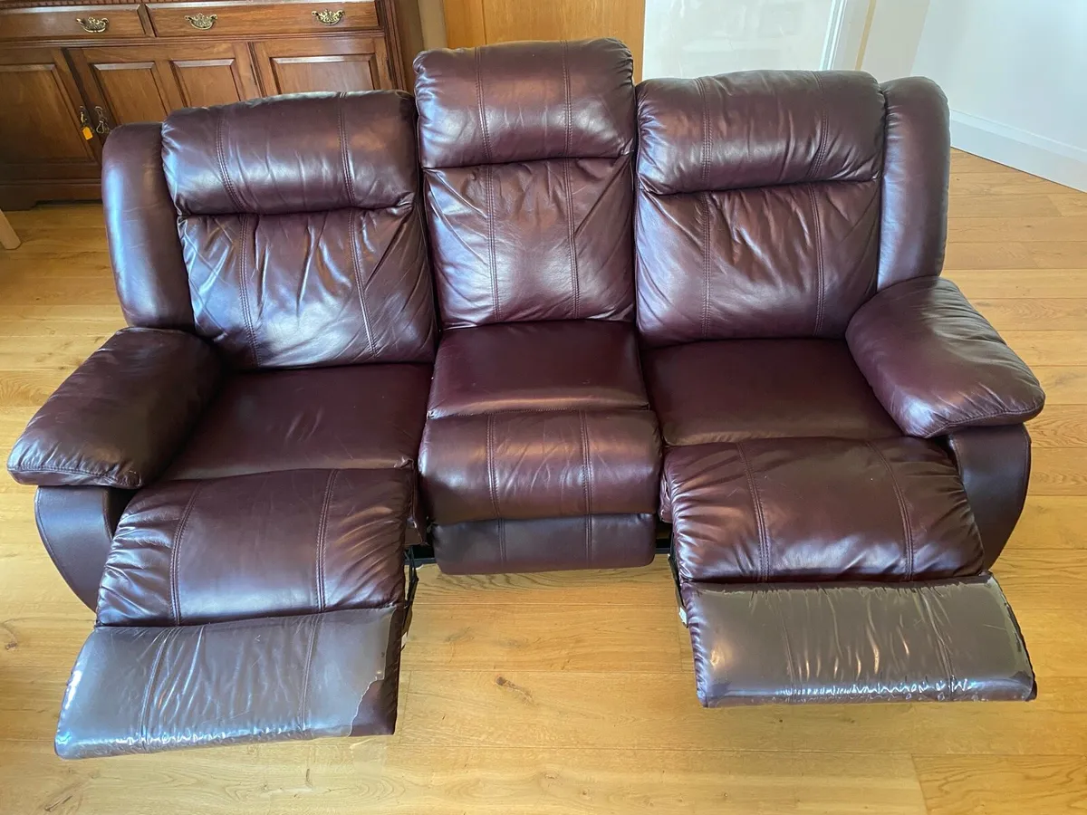 3 piece suite Burgundy - Image 1