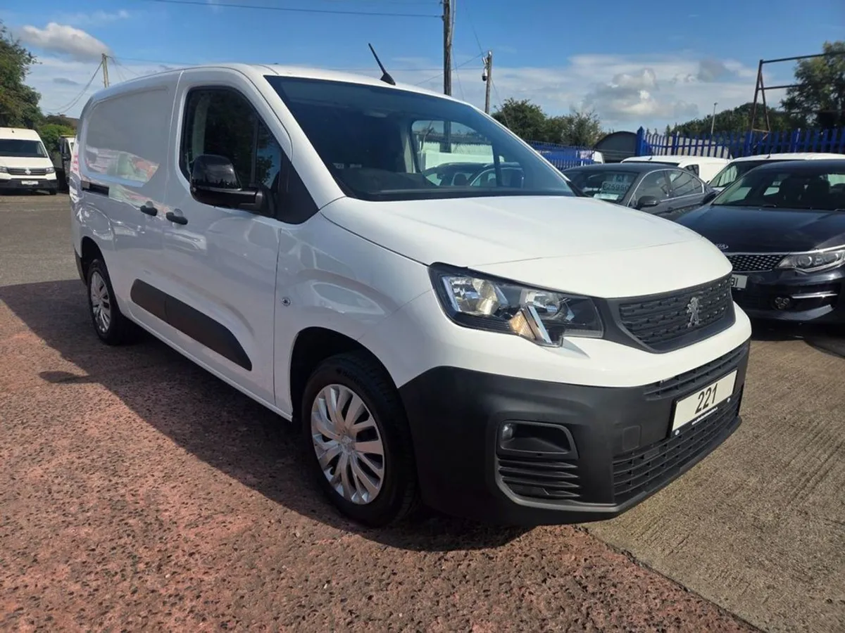 Peugeot Partner Bluehdi Professional Premium L2 - Image 2