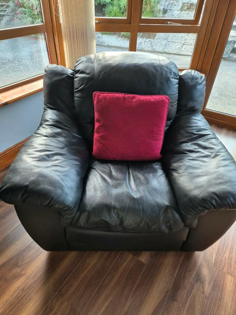 Italian Leather Suite of Furniture - Image 3