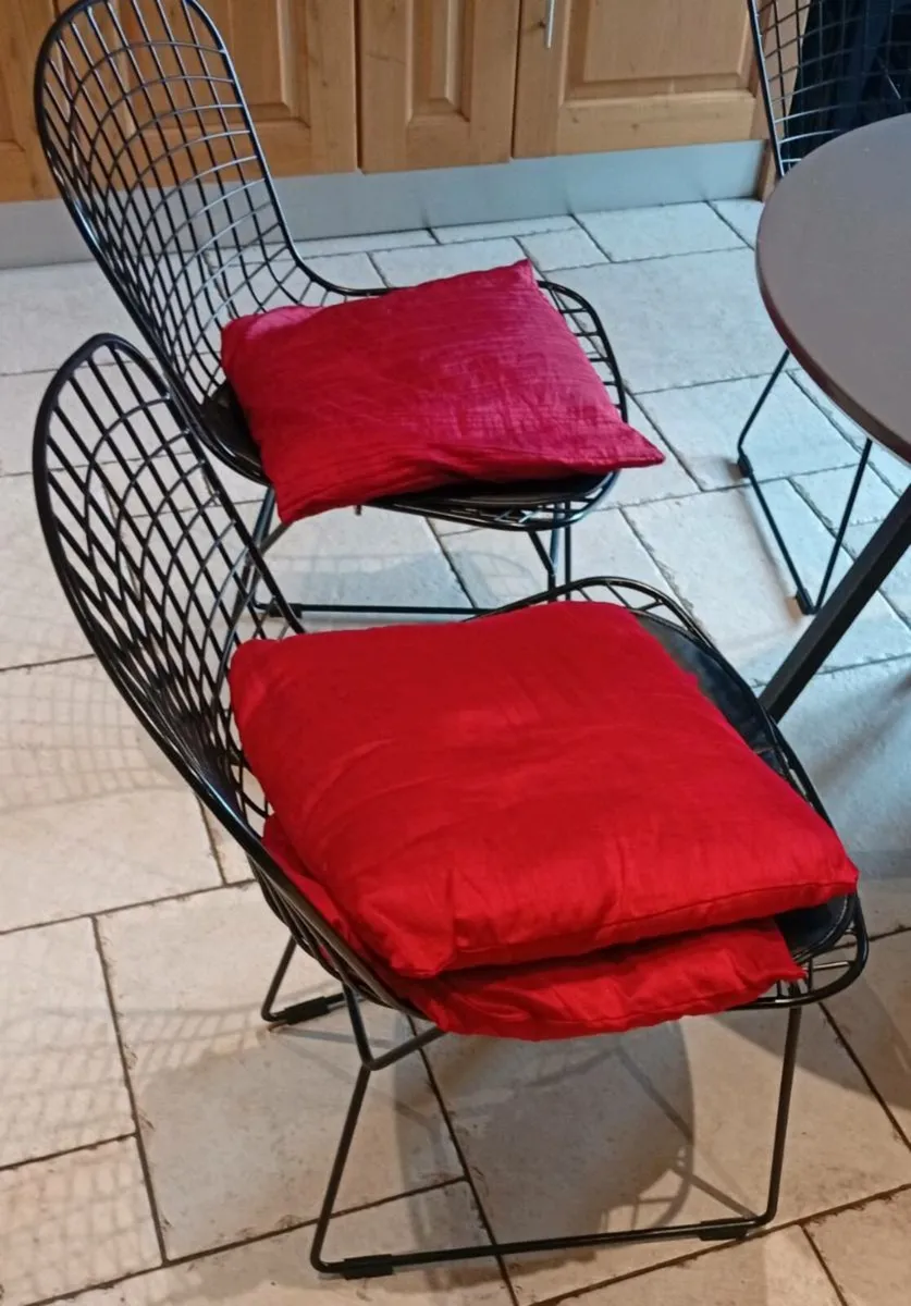 Table and 3 chairs - Image 4