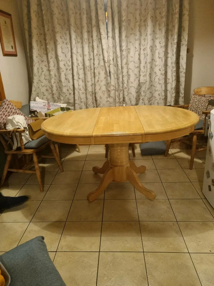 Solid round pine table - Image 2