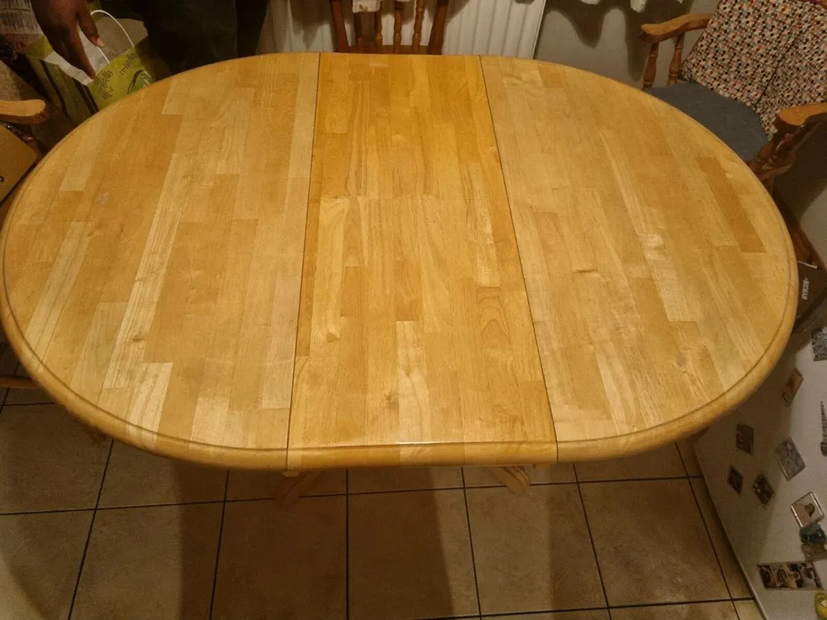 Solid round pine table - Image 3
