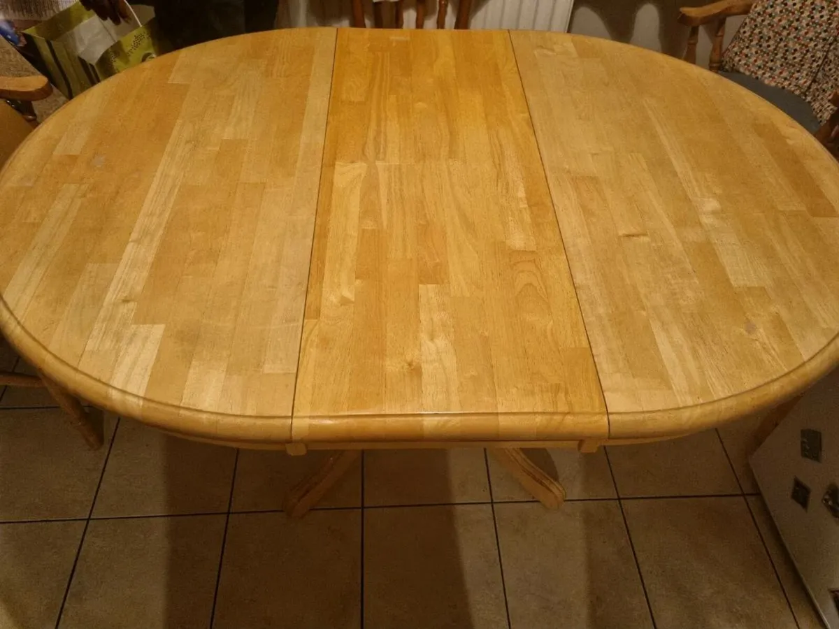 Solid round pine table - Image 4