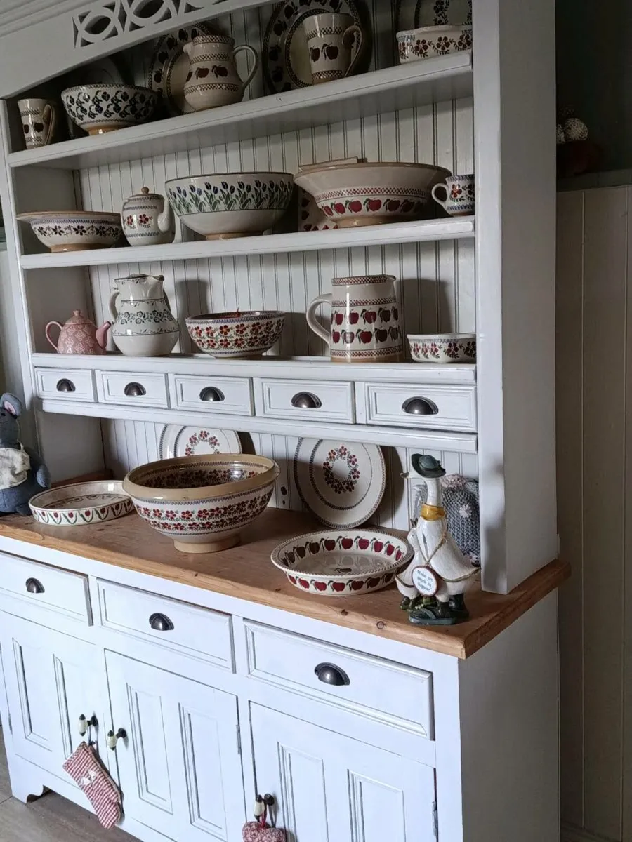 Solid kitchen dresser delivery arranged - Image 3