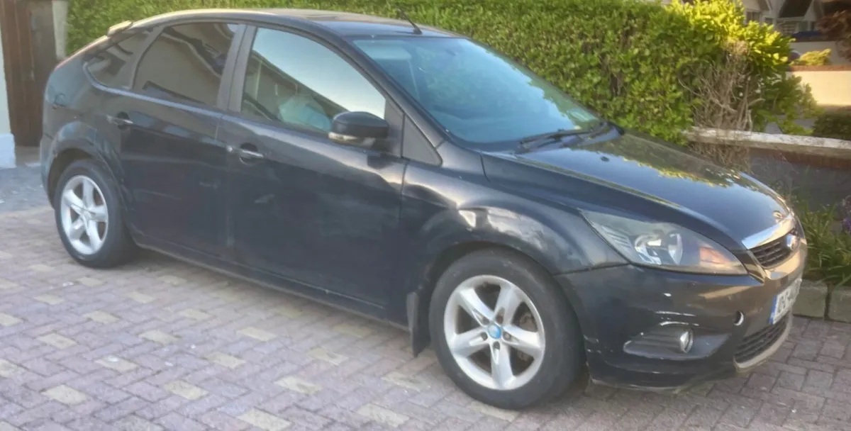 Ford Focus 2010 - Image 2