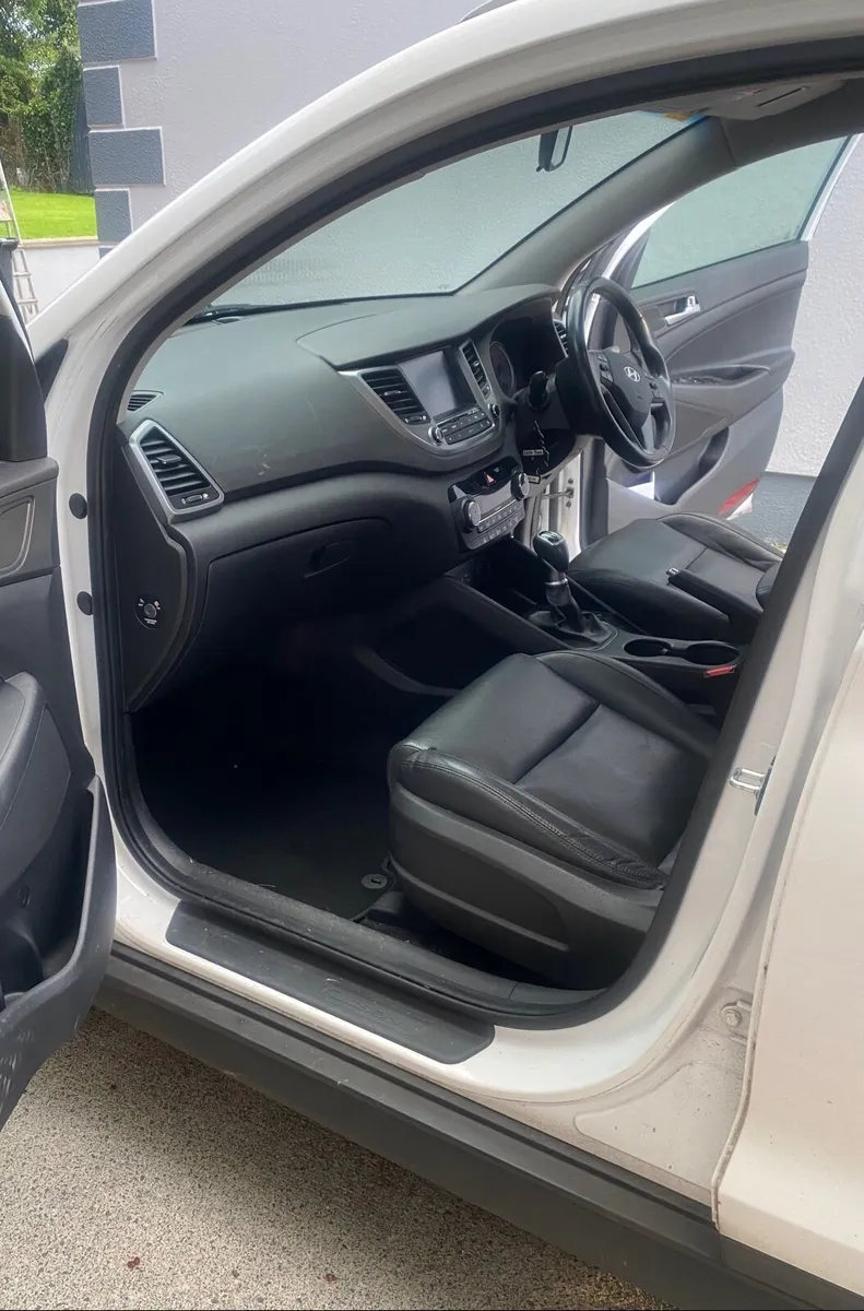Hyundai Tucson 2016 high spec - Image 4