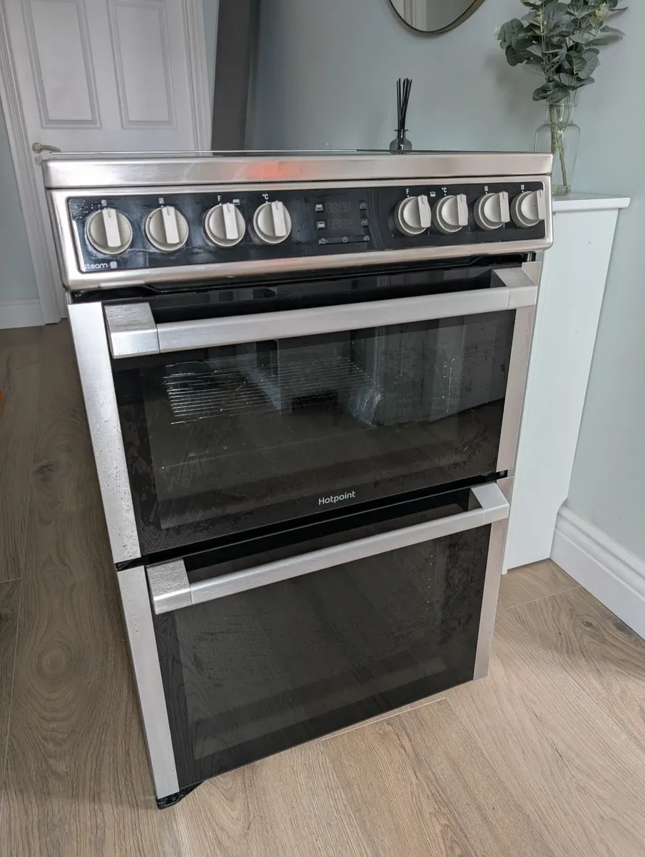 Hotpoint double fan oven - Image 1