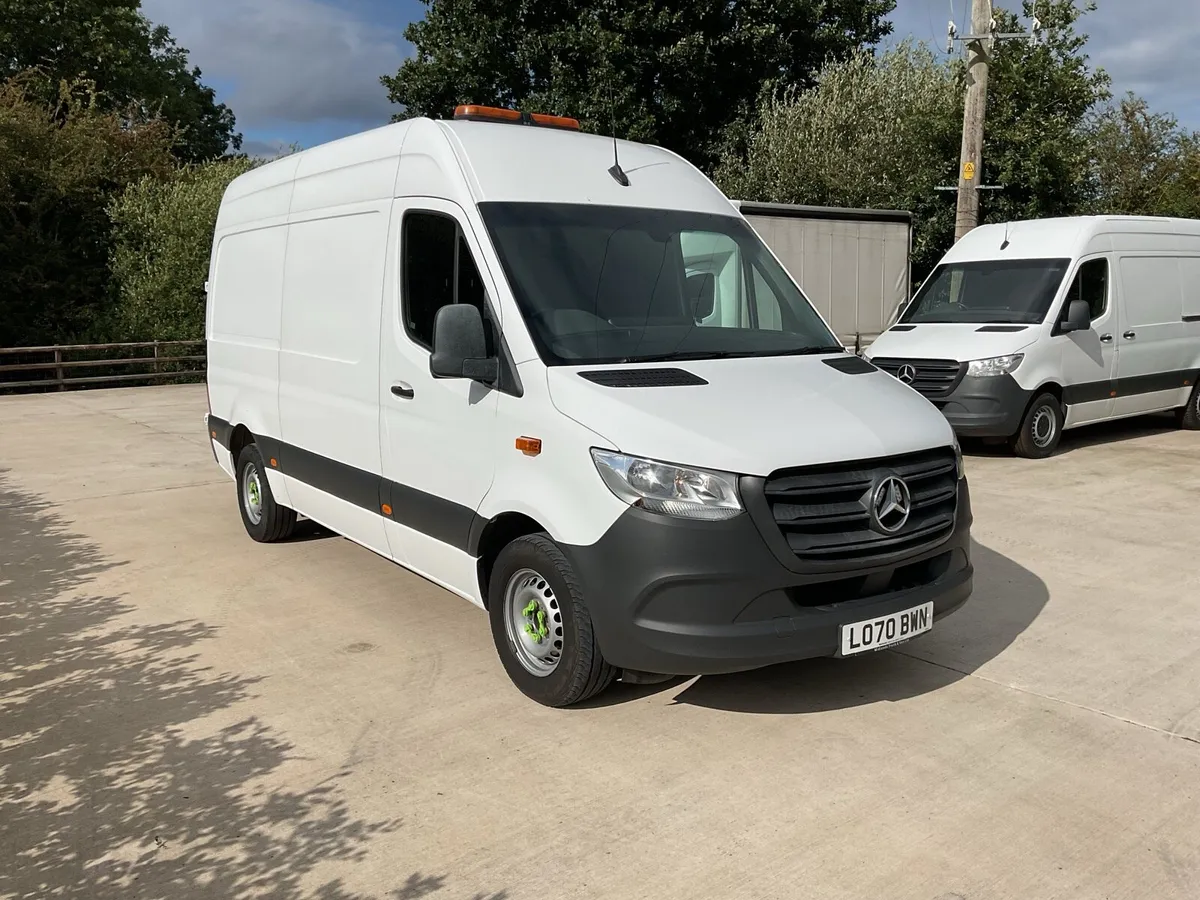 2021 Sprinter 317 auto with generator - Image 2