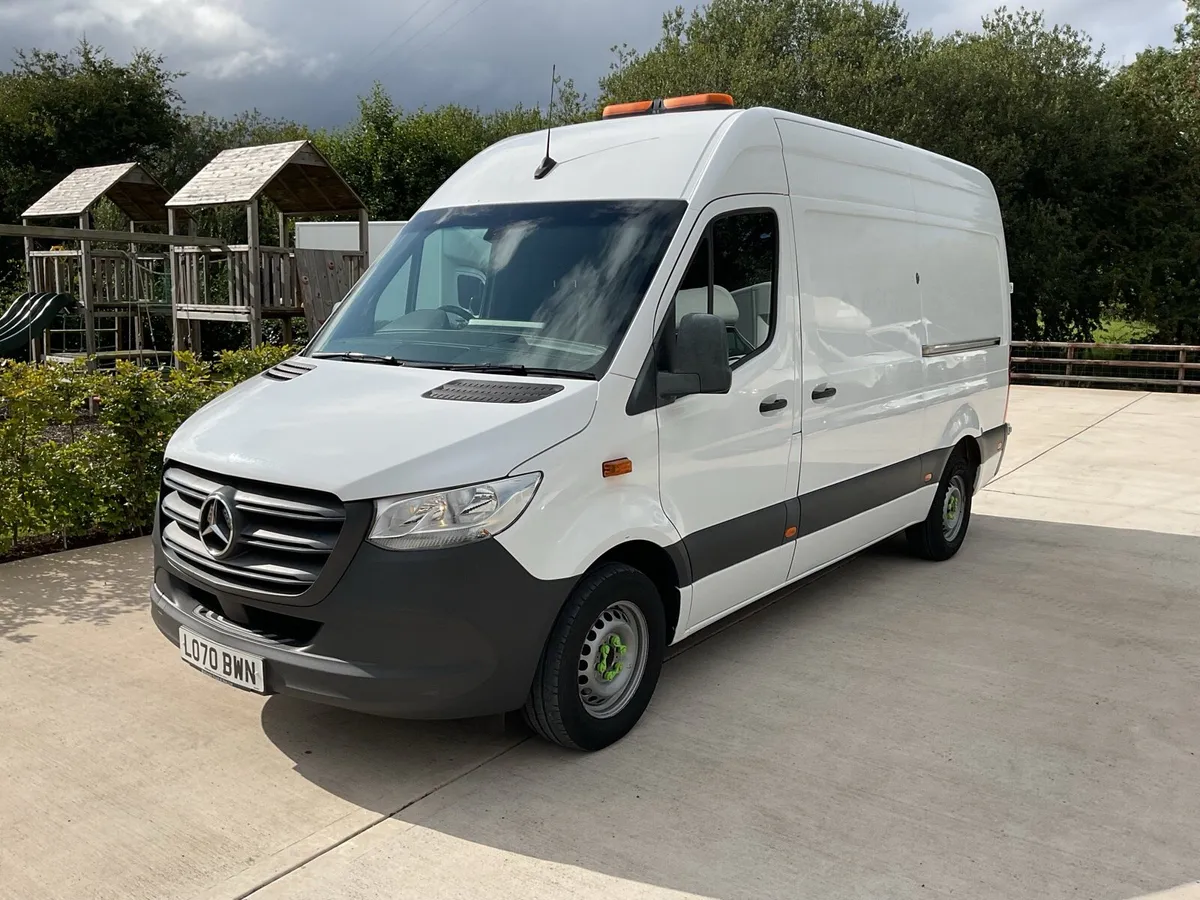2021 Sprinter 317 auto with generator - Image 1