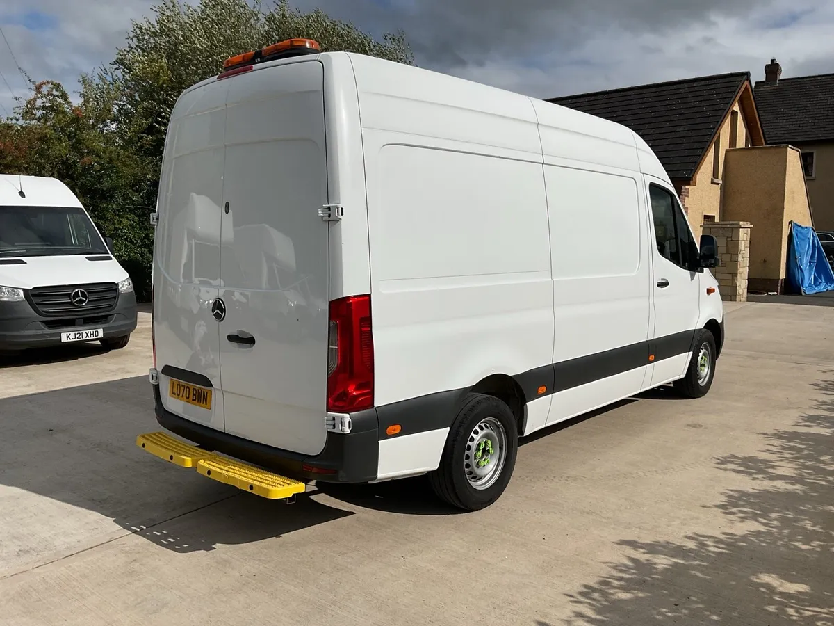 2021 Sprinter 317 auto with generator - Image 4