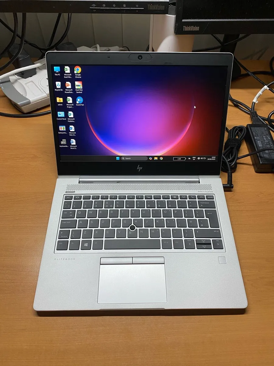 Hp laptop Ryzen 3 pro 16-256 win 11 - Image 1