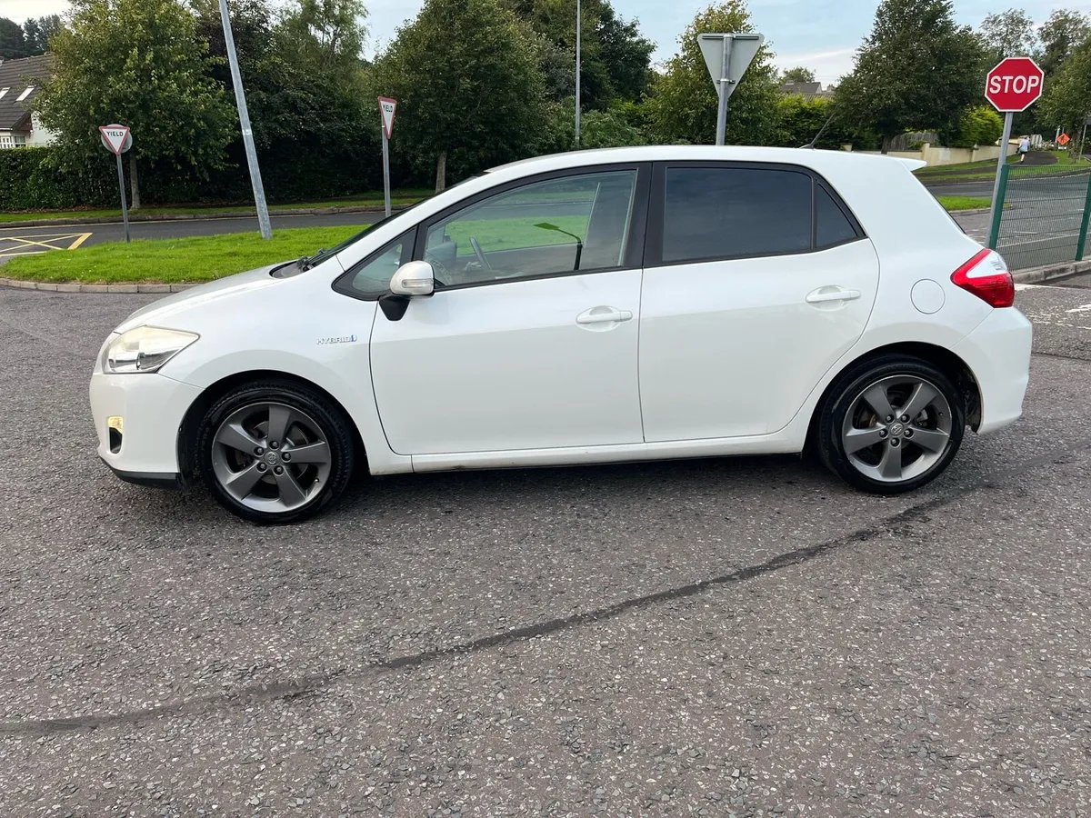 Toyota Auris Hybrid - Image 3