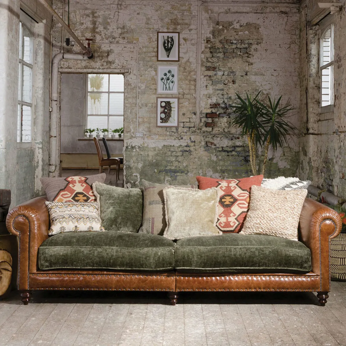 Tetrad constable couch - Image 1