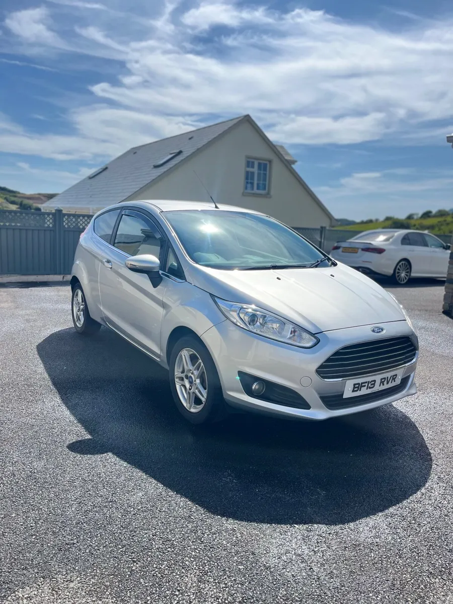 Ford Fiesta 2013 - Image 2