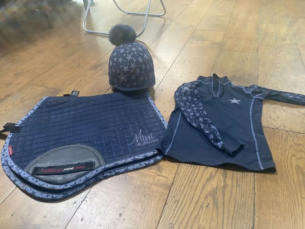 Le Mieux Base Layer Hat Silk Numnah Set