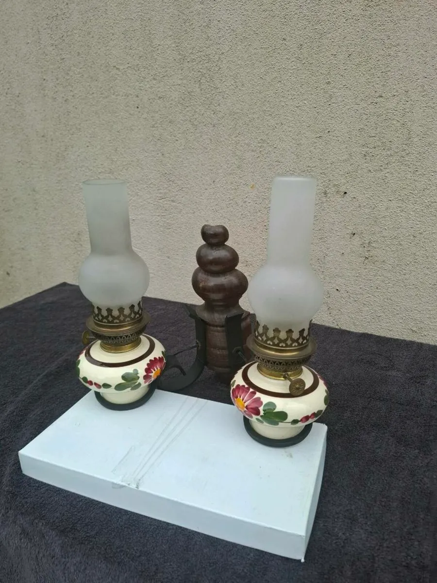 Electric vintage wall lamp postage possible