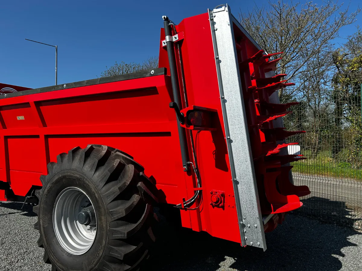 New Rear discharge spreaders - Image 2