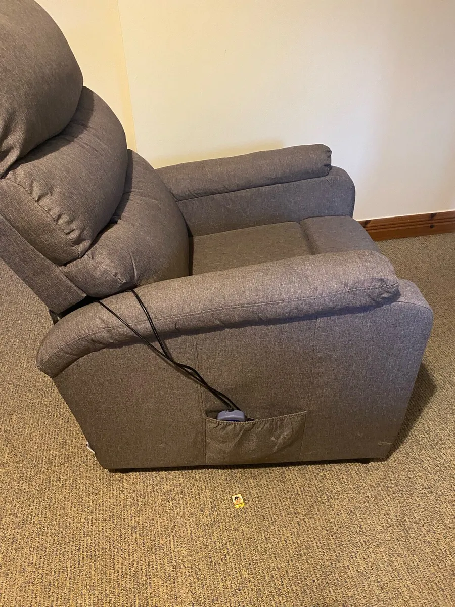 Lazy Boy Massage Chair - Image 3