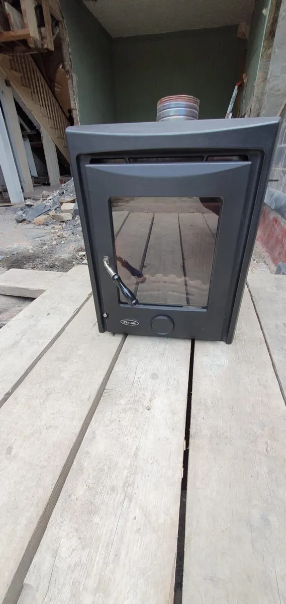 Phoenix Ruby 5kw Insert Cast Iron Multifuel Stove - Image 4