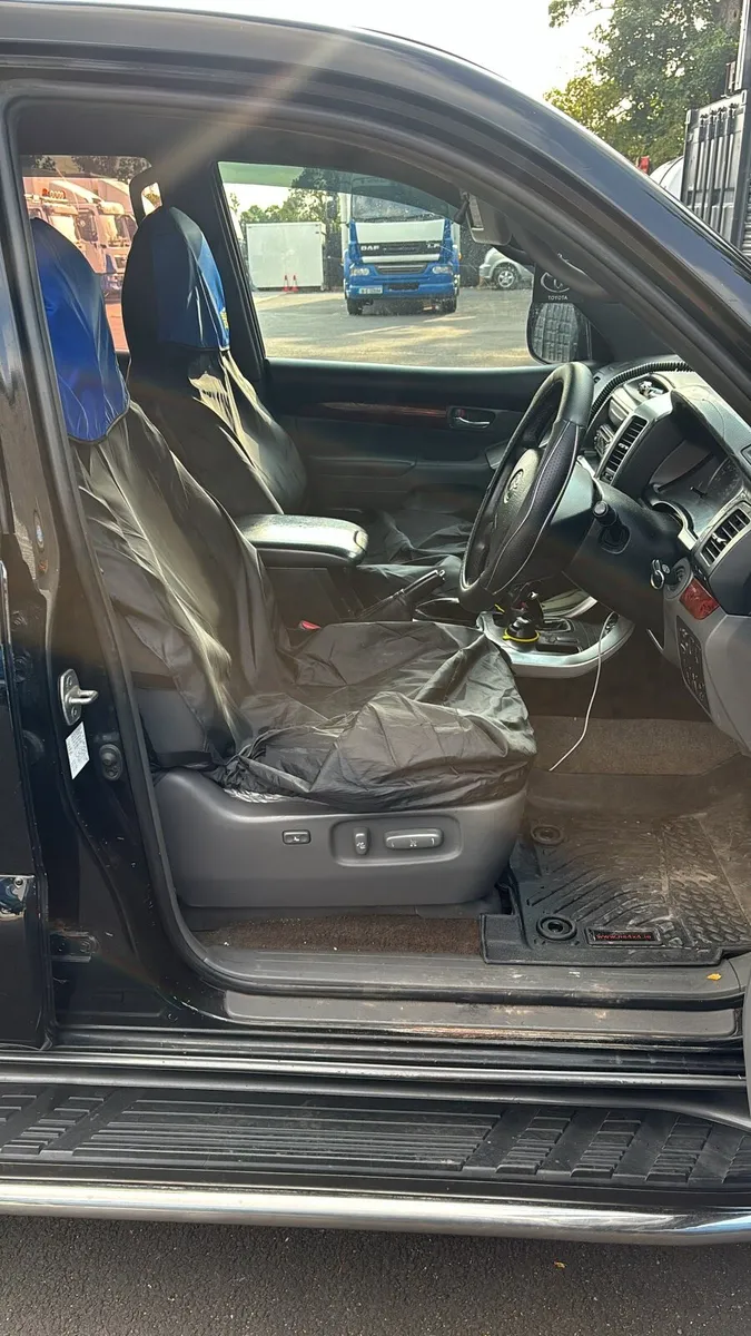Toyota landcruiser - Image 4