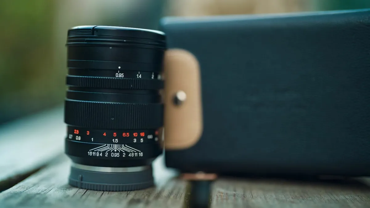 Mitakon Speedmaster 50mm f0.95 MF Sony E Mount - Image 2