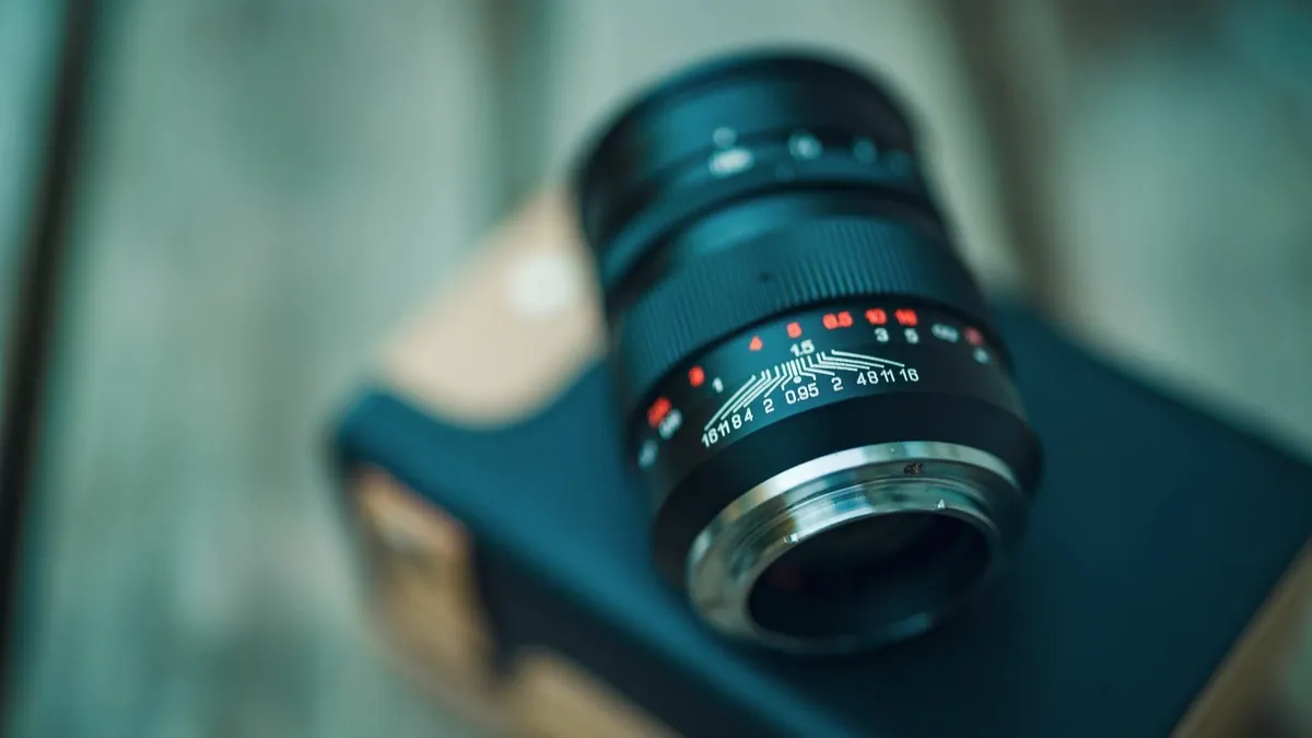 Mitakon Speedmaster 50mm f0.95 MF Sony E Mount - Image 3