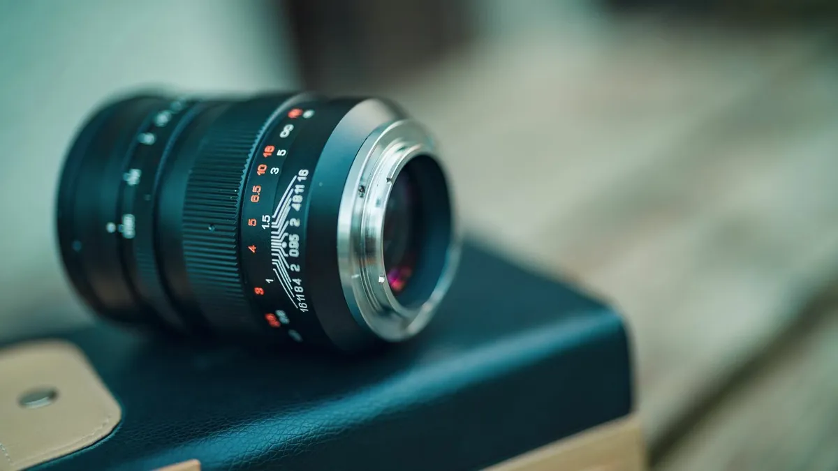 Mitakon Speedmaster 50mm f0.95 MF Sony E Mount - Image 4