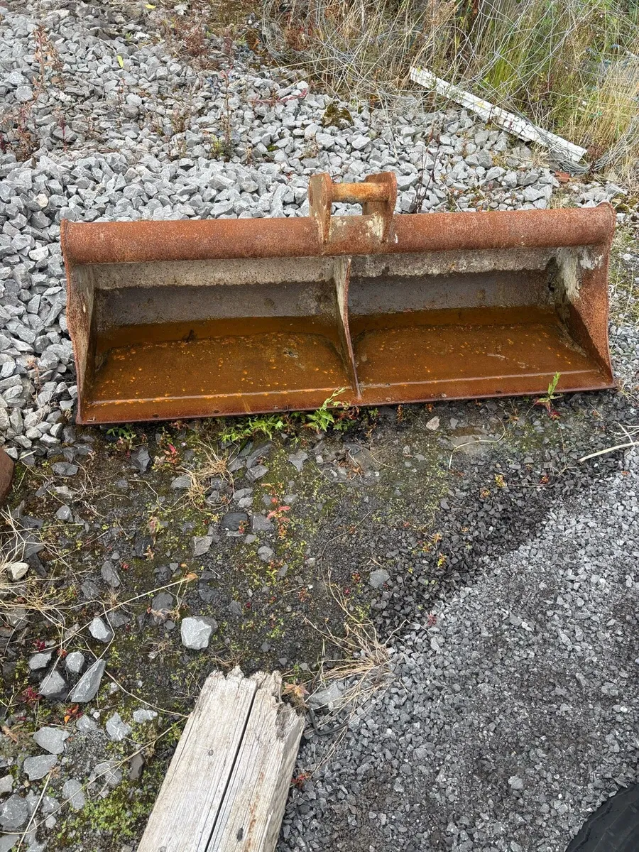 Grading bucket - Image 1
