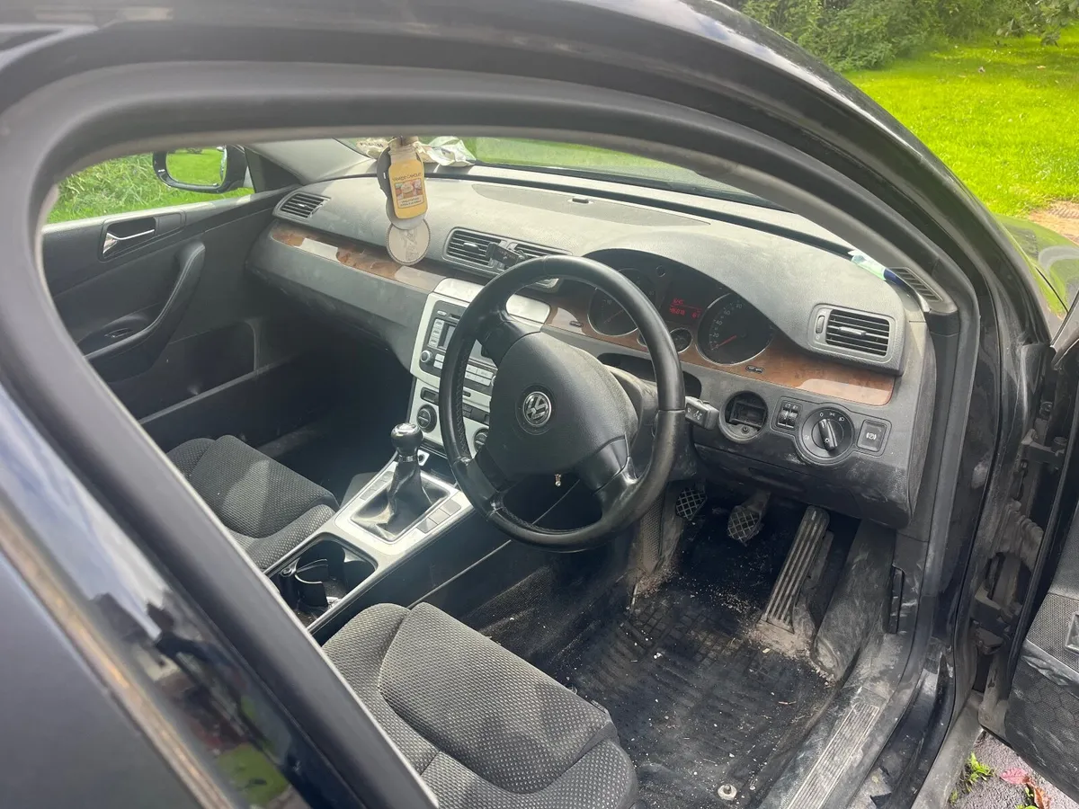 Volkswagen Passat 2009 - Image 3