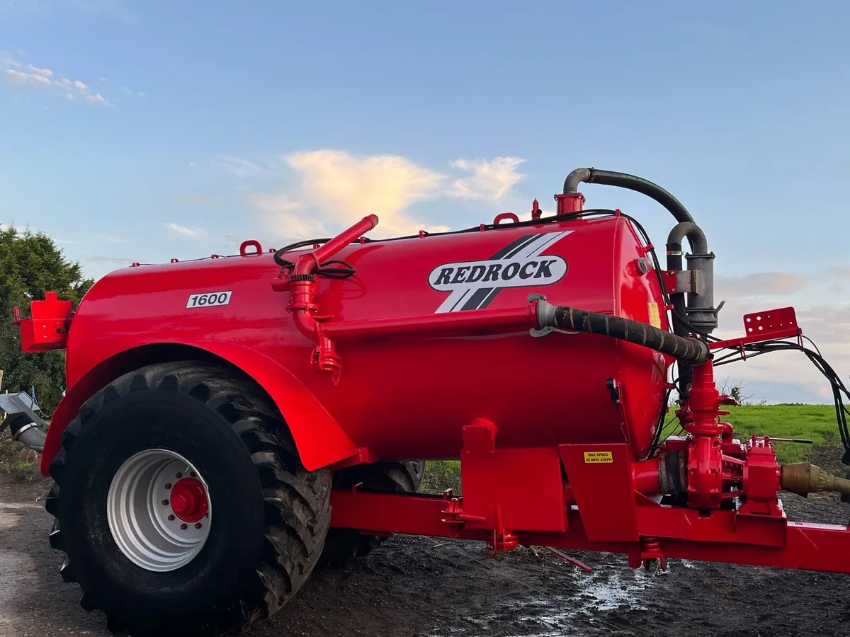 Red rock 1600 tanker - Image 1