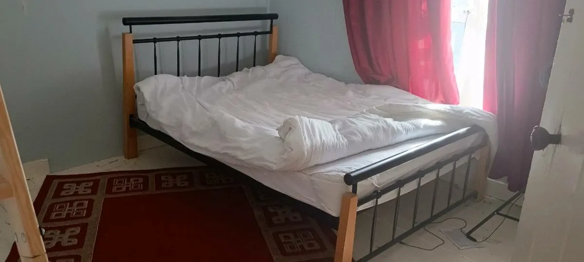 Double bed - Image 2