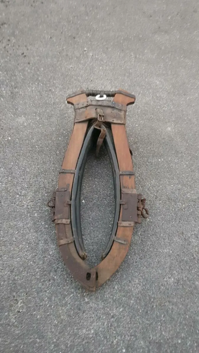 Heavy antique horse collar - Image 1