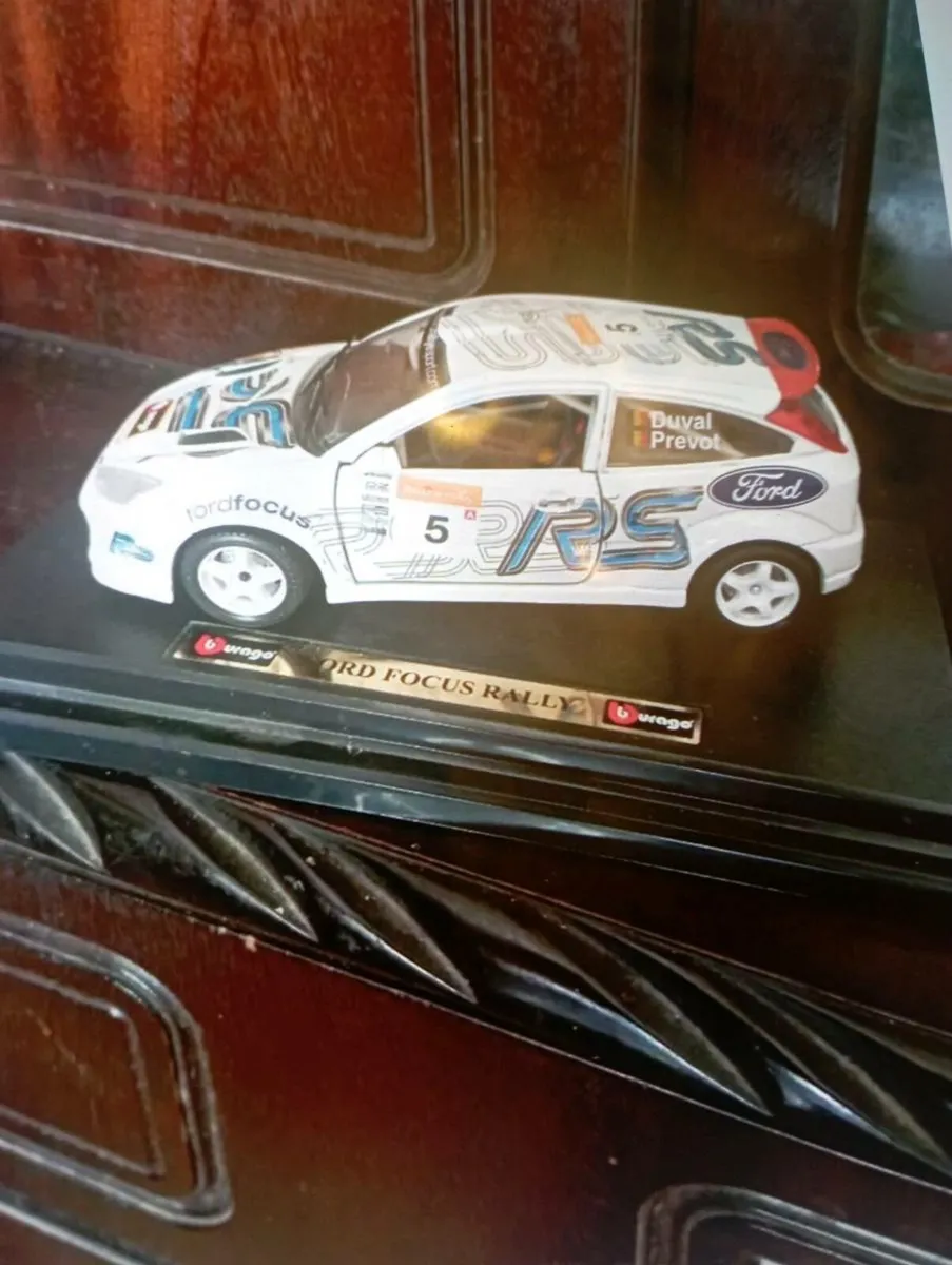 BbURAGO FORD FOCUS RALLY 1-24 SCALE - Image 1