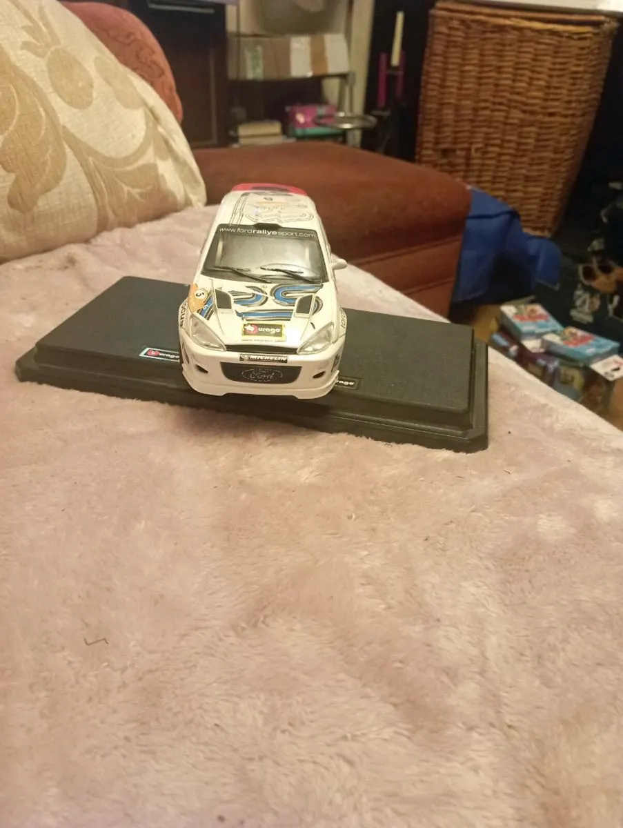 BbURAGO FORD FOCUS RALLY 1-24 SCALE - Image 3