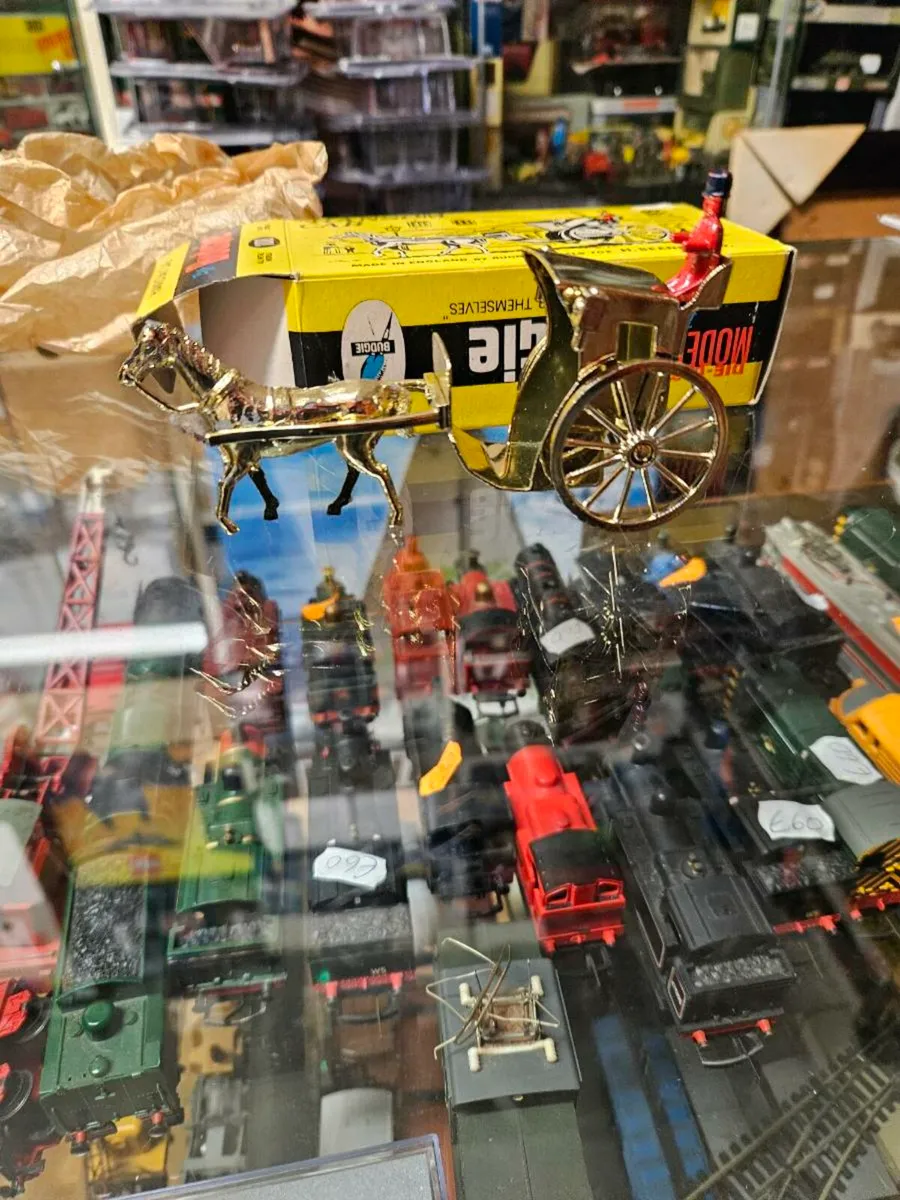 Vintage Budgie Hanson Cab - Image 2