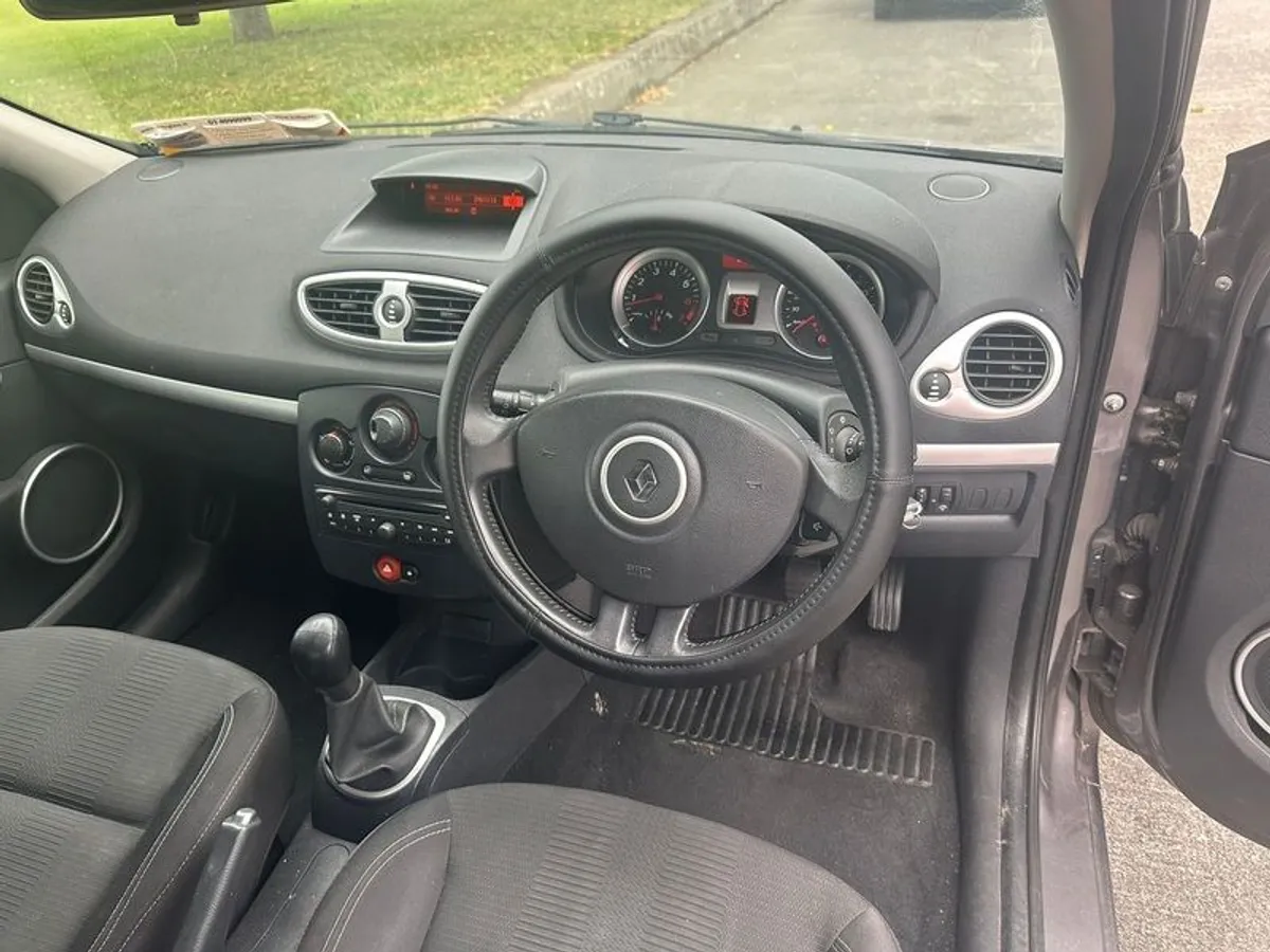 2010 Renault Clio - Image 2