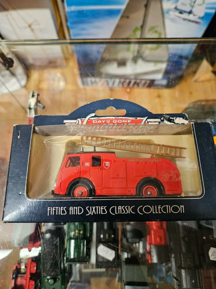 Corgi Vanguards Fire Engine - Image 1