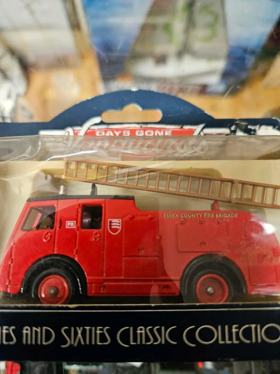 Corgi Vanguards Fire Engine - Image 2