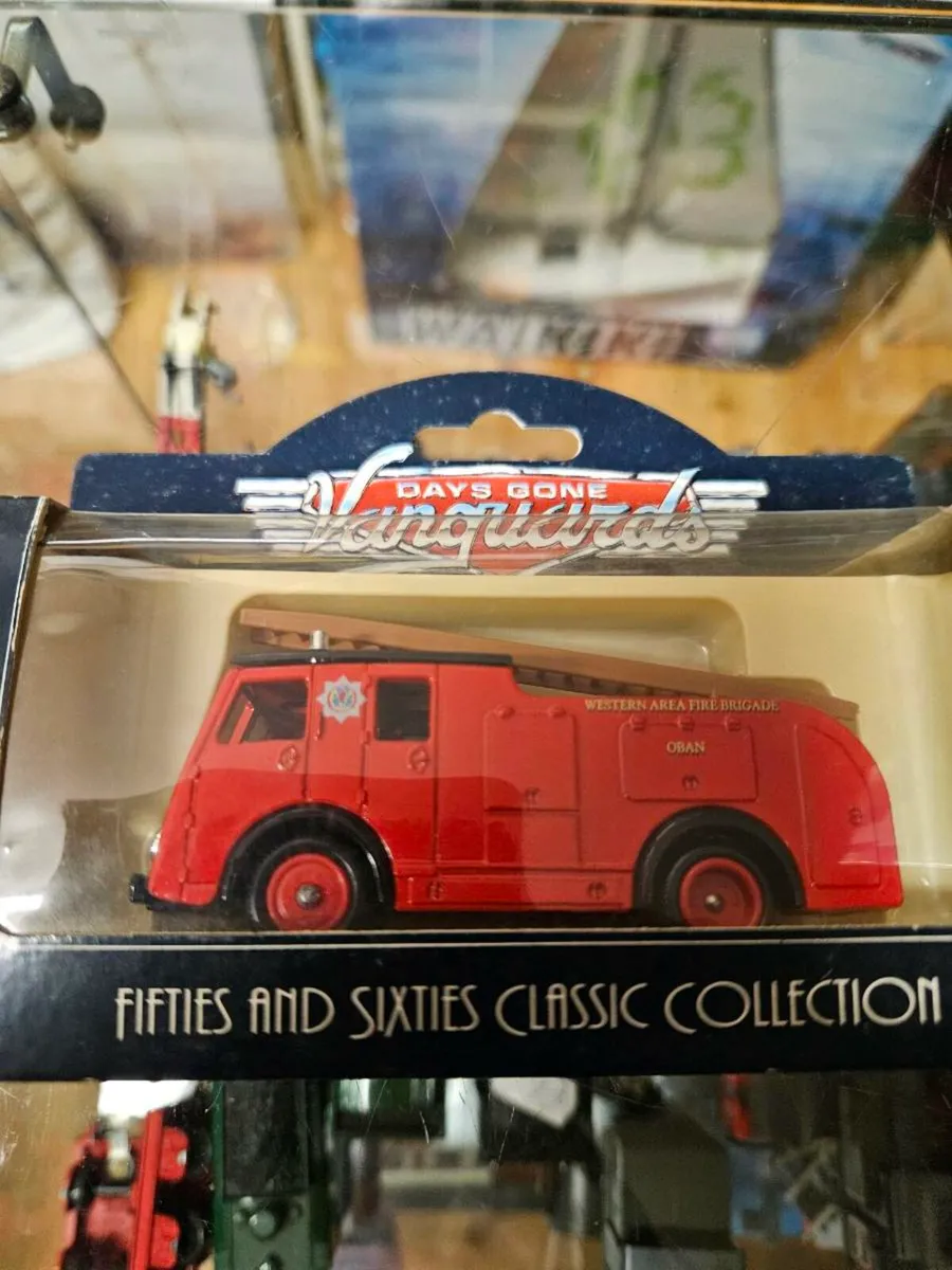 Corgi Vanguards Fire Engine - Image 2
